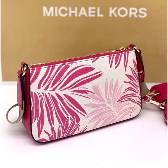 Michael Kors Crossbody
with Tech Attached - Picture 10 of 14